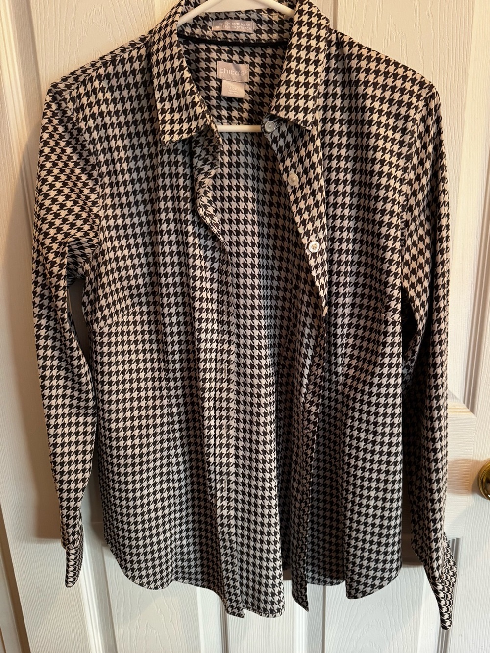 Chico's Black & White Houndstooth Button-Up Shirt